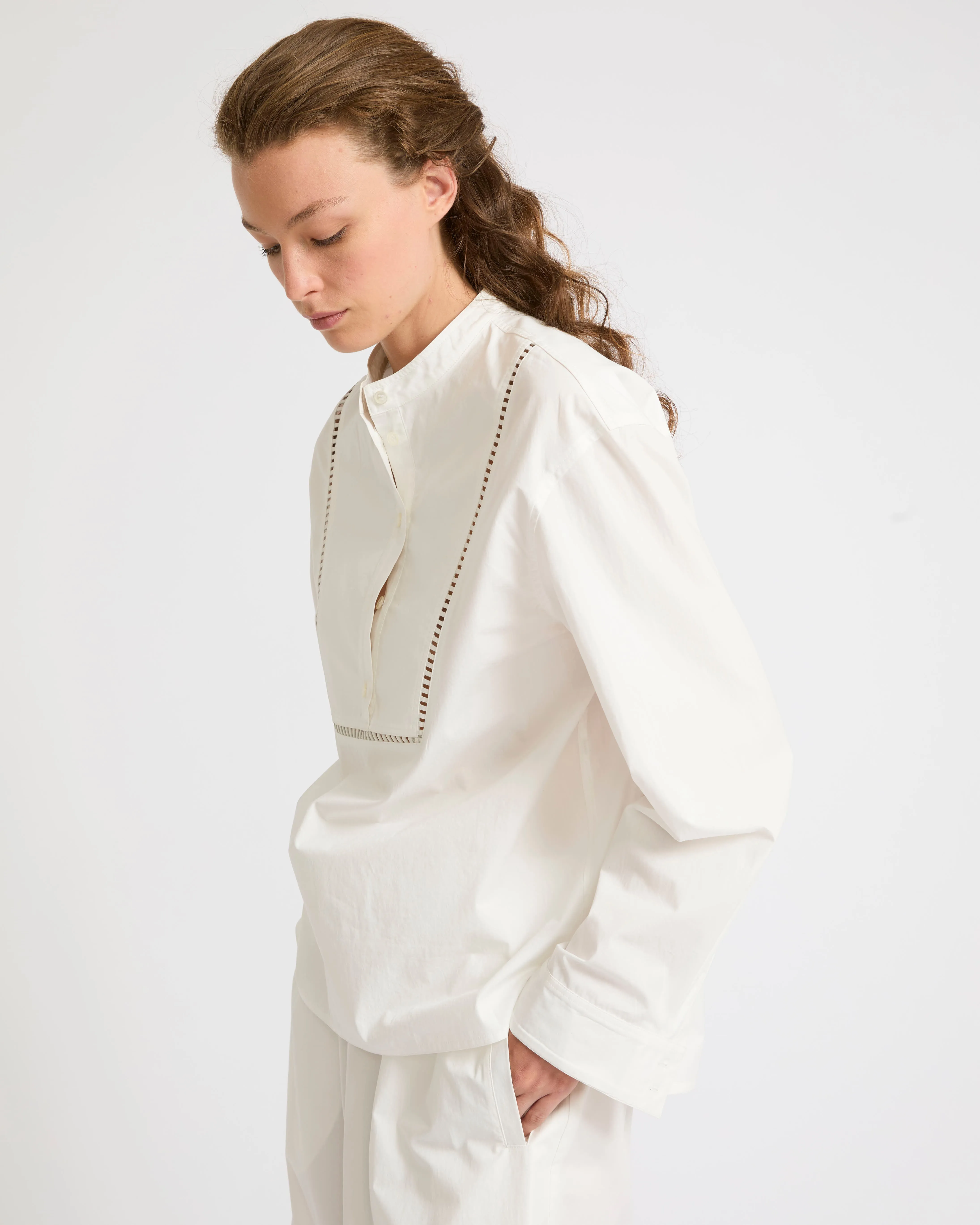 Blouse en popeline de coton avec inserts de cuir sold by Yves Salomon