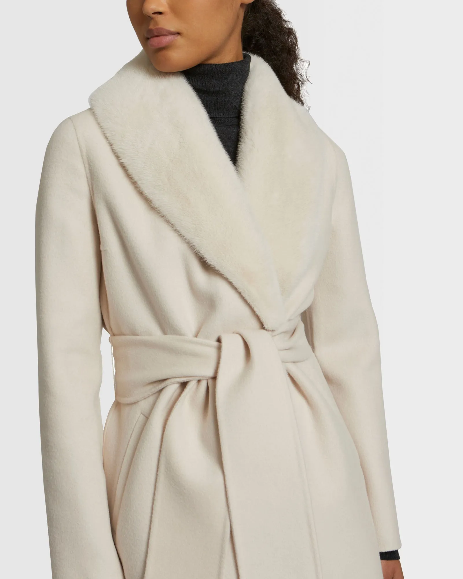 Manteau en lainage cachemire avec col et parementure en fourrure de vison sold by Yves Salomon product image thumbnail 3