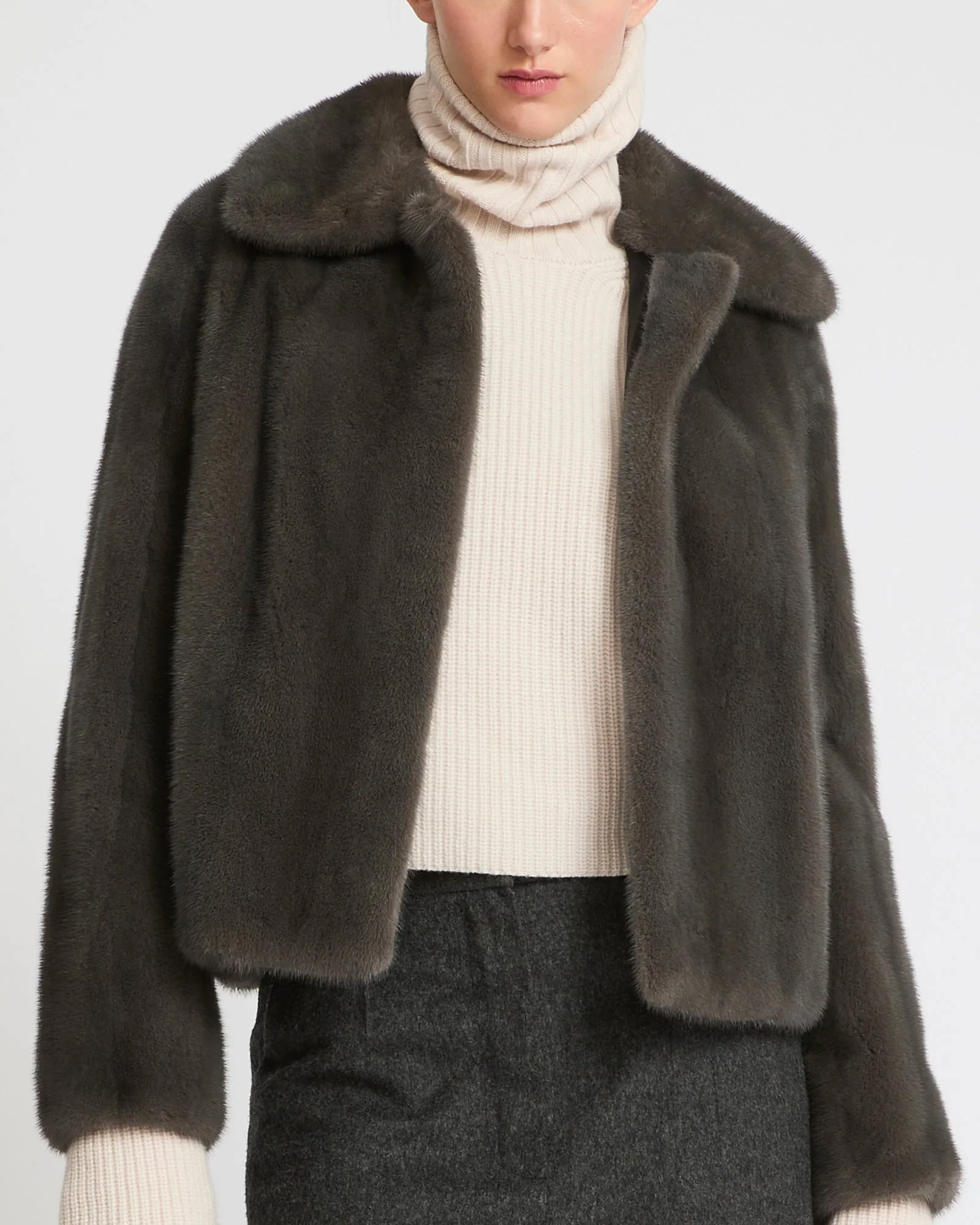 Veste courte en fourrure de vison à poils longs sold by Yves Salomon