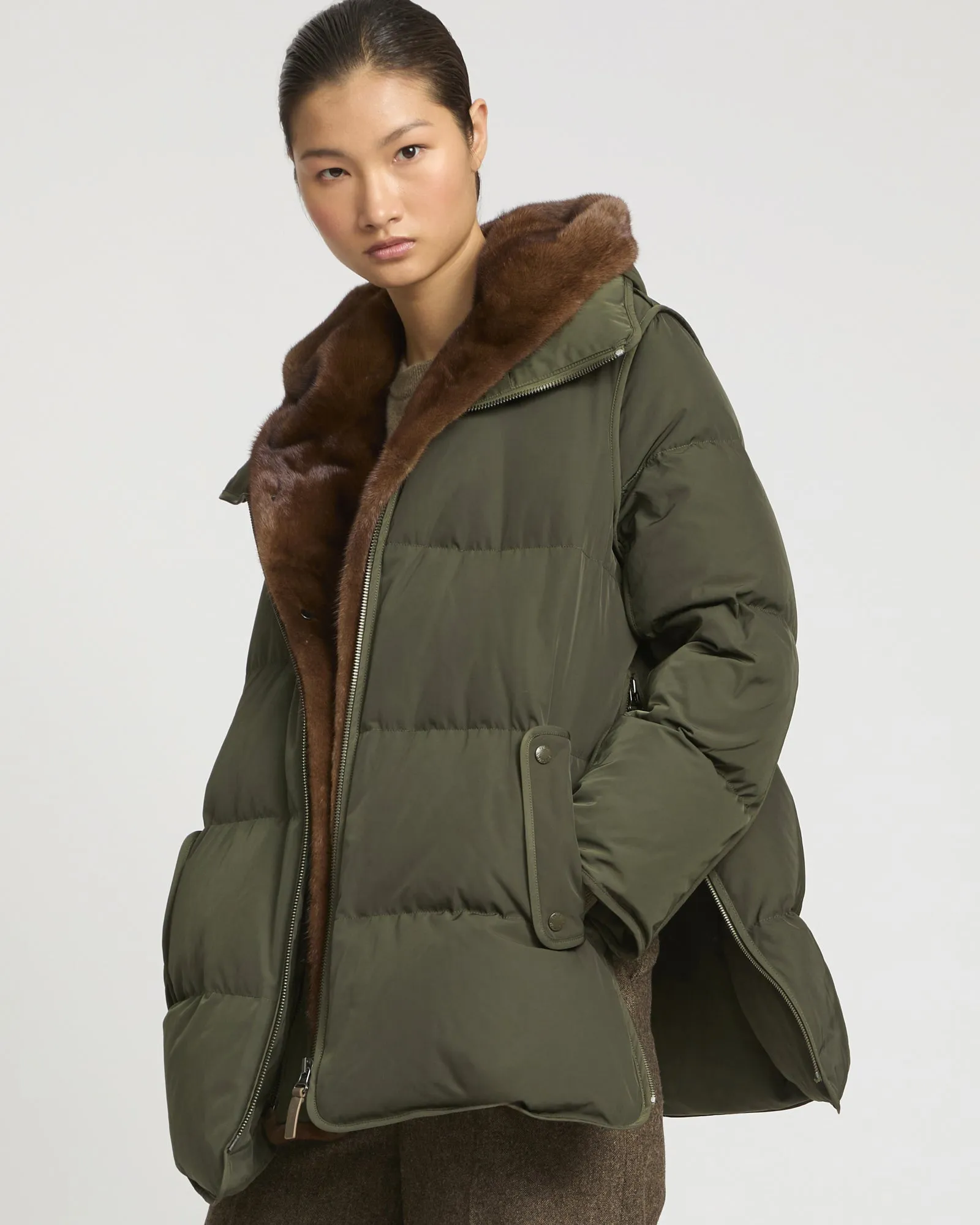 Doudoune en tissu technique avec doublure en fourrure de vison sold by Yves Salomon