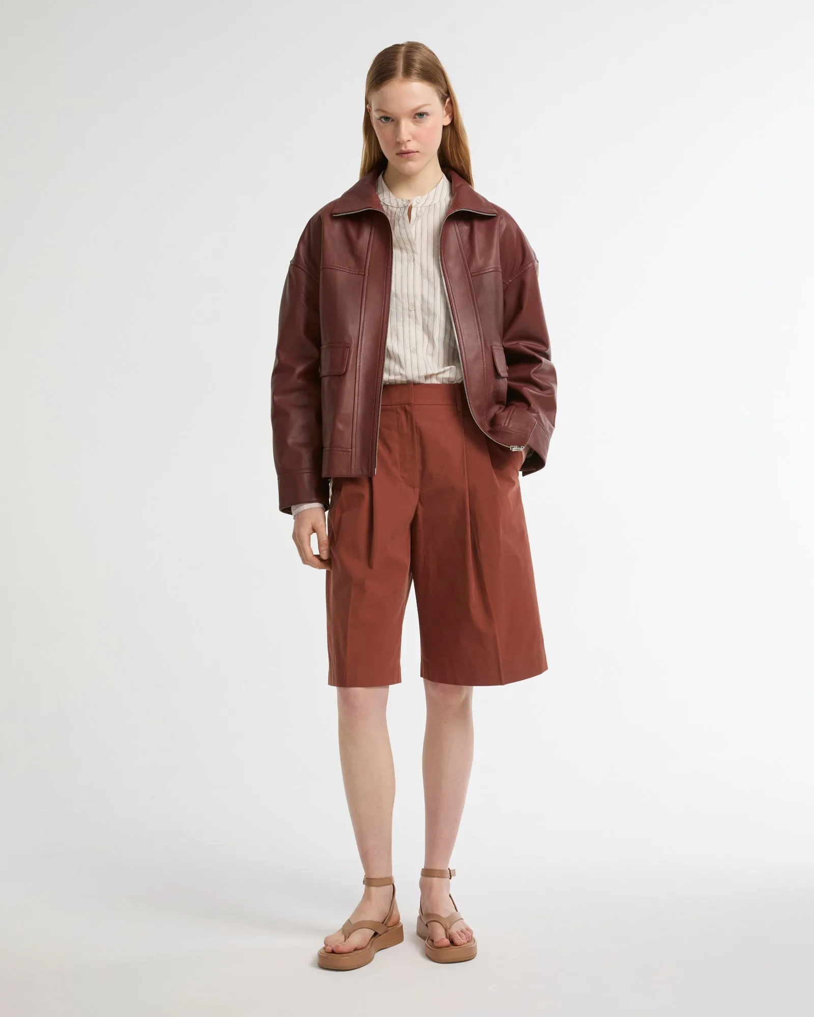 Veste courte en cuir d'agneau sold by Yves Salomon