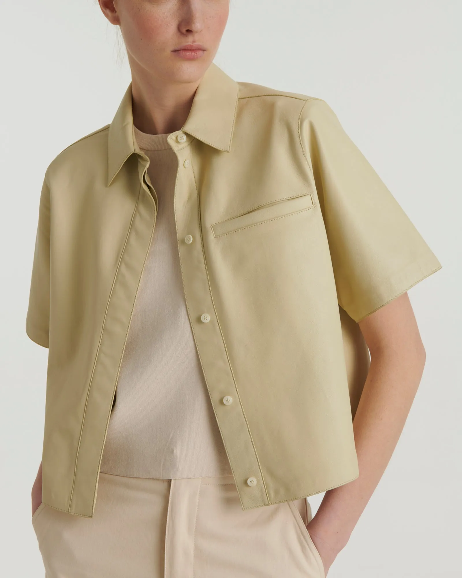 Chemise manches courtes en cuir d'agneau sold by Yves Salomon
