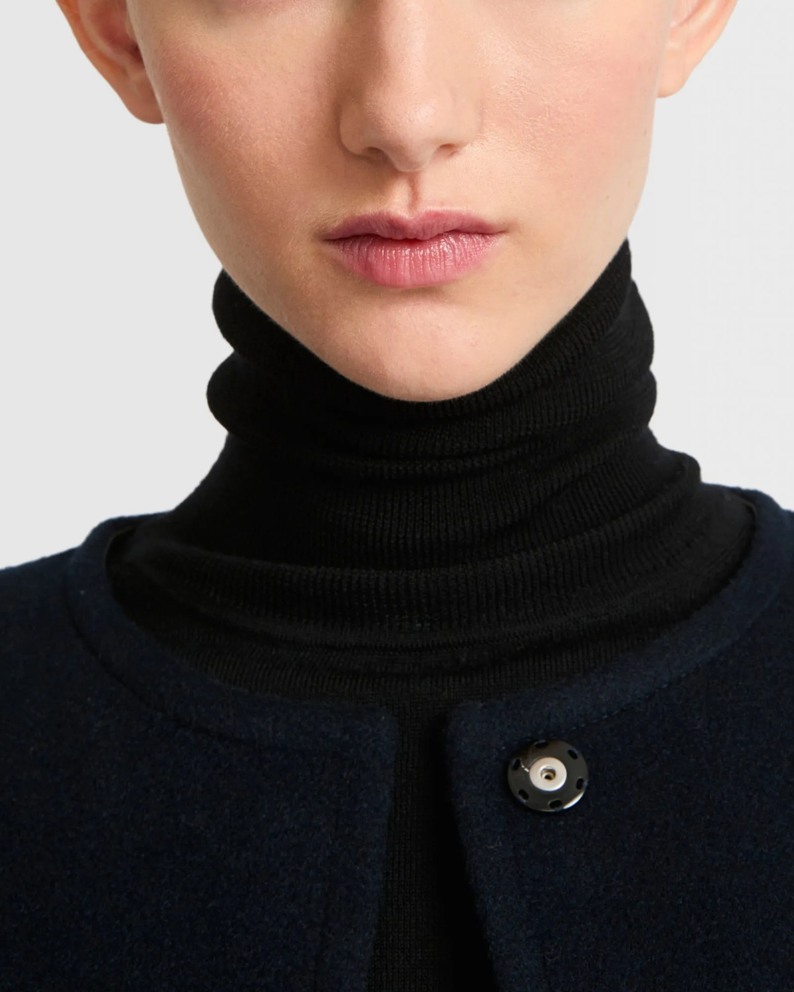Veste avec col rond en lainage cachemire double-face sold by Yves Salomon product image thumbnail 2