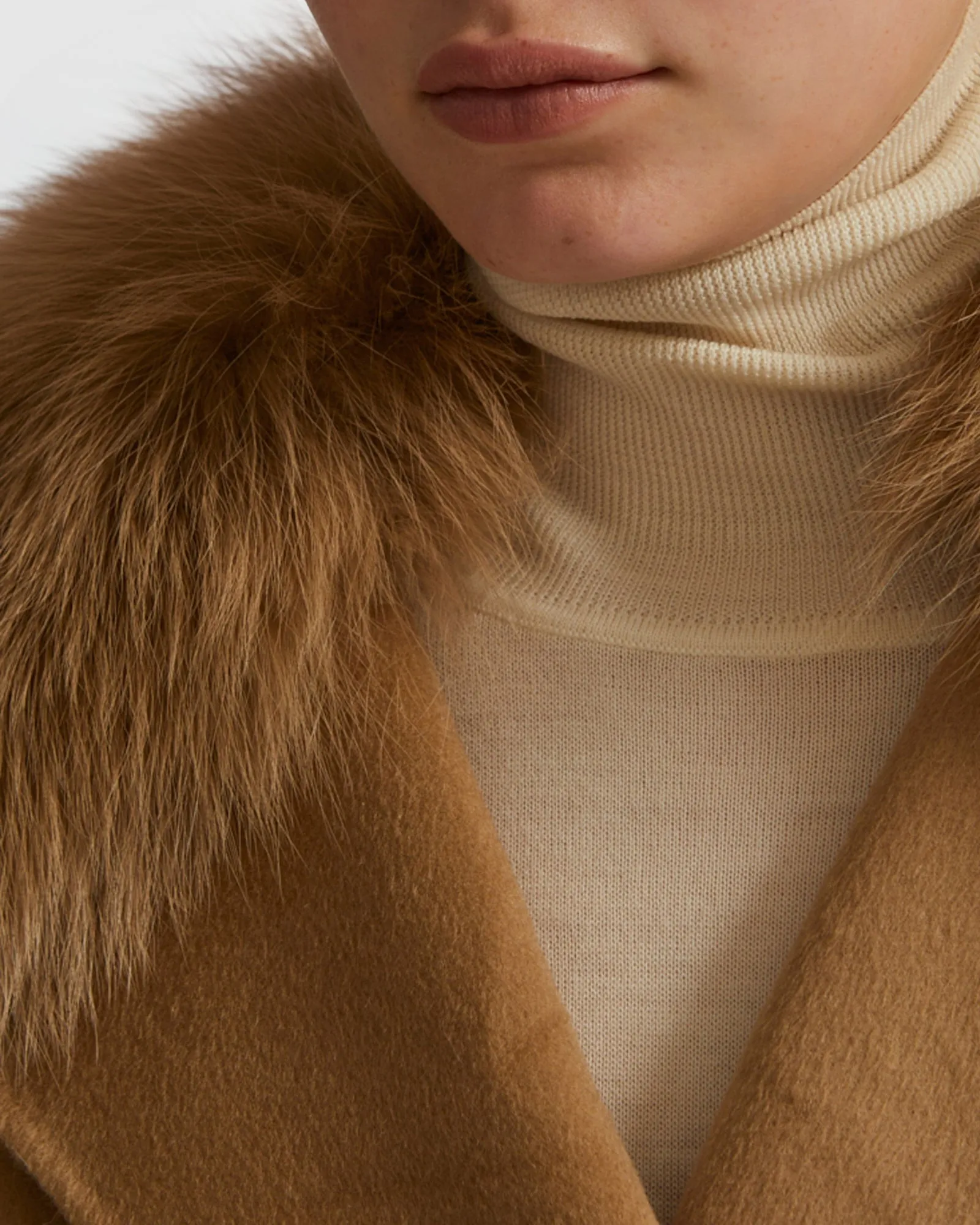 Veste caban en lainage cachemire et col en fourrure de renard sold by Yves Salomon product image thumbnail 4