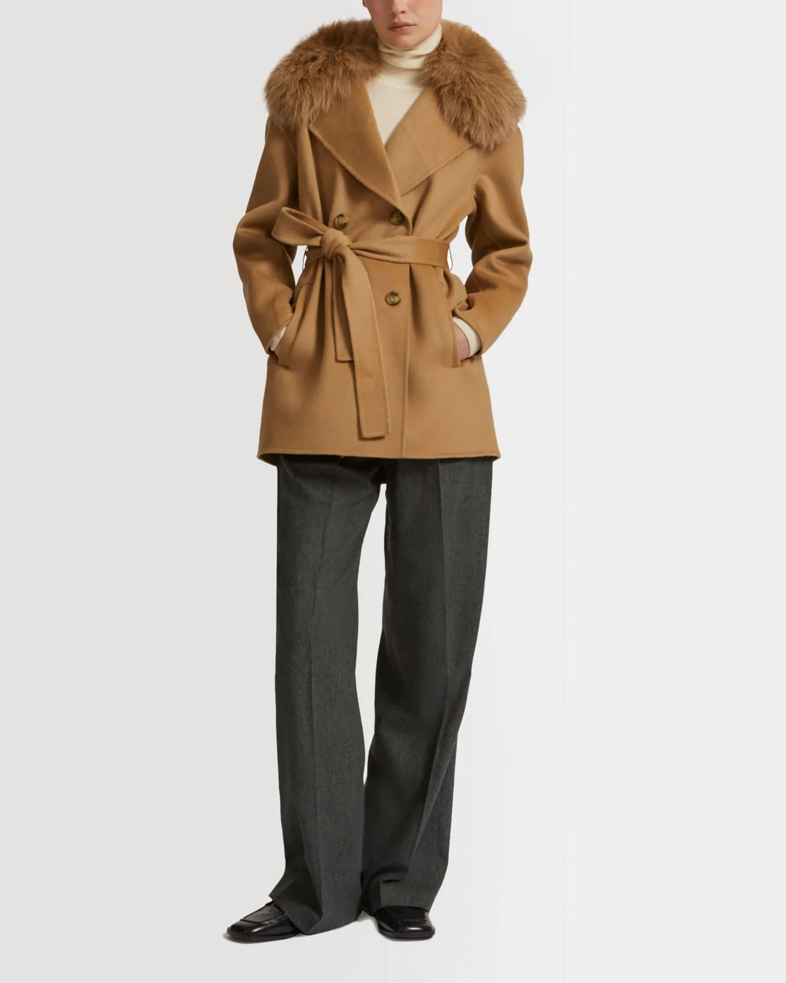Veste caban en lainage cachemire et col en fourrure de renard sold by Yves Salomon