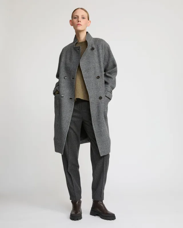 Manteau long en lainage et détails cuir made by Yves Salomon