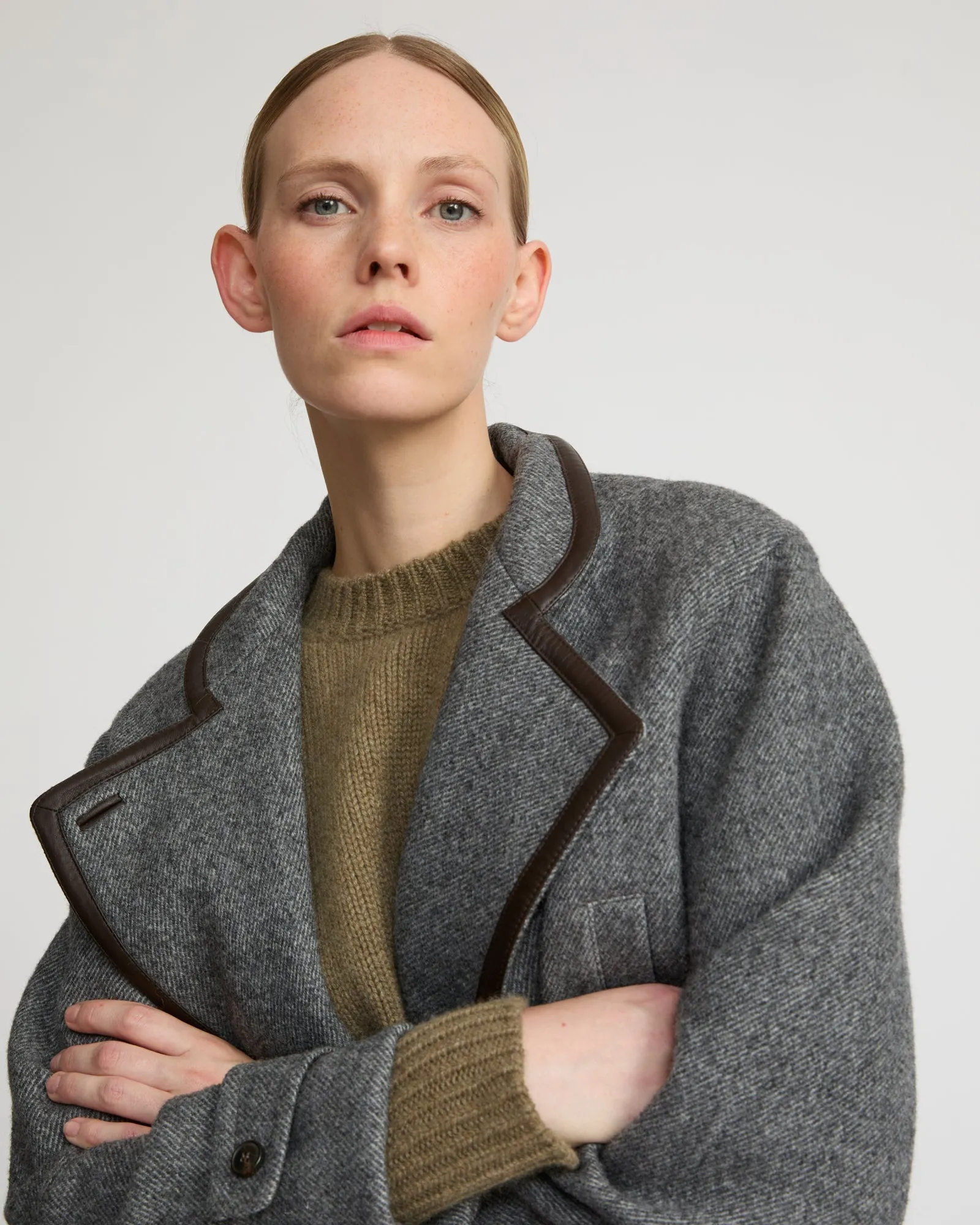 Manteau long en lainage et détails cuir sold by Yves Salomon product image thumbnail 2
