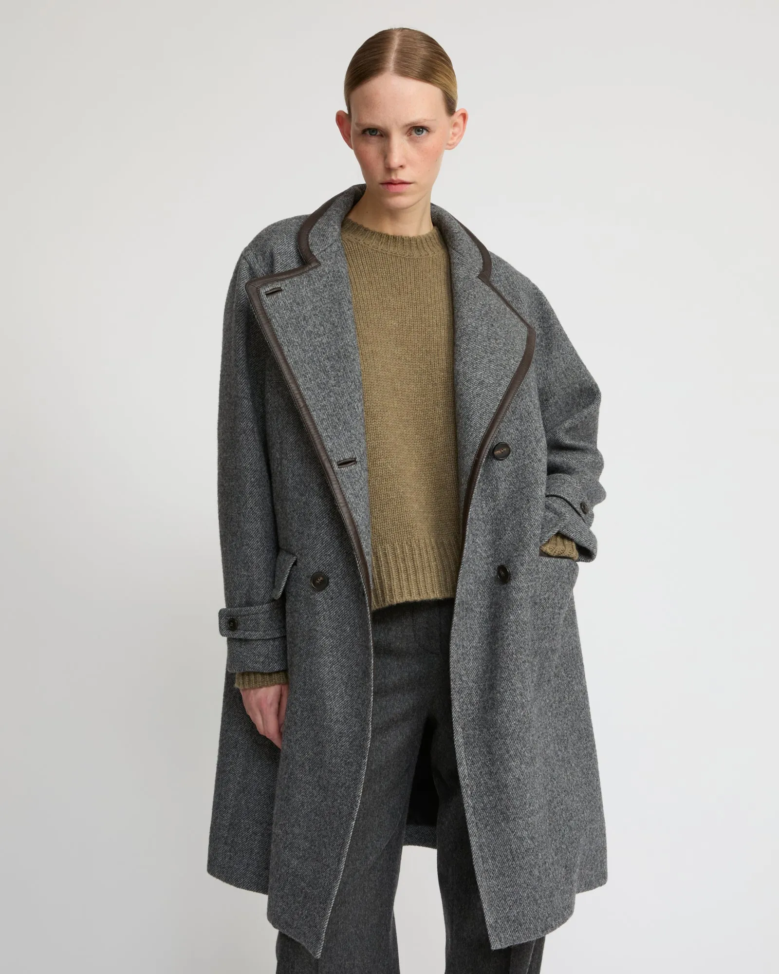 Manteau long en lainage et détails cuir sold by Yves Salomon product image thumbnail 3