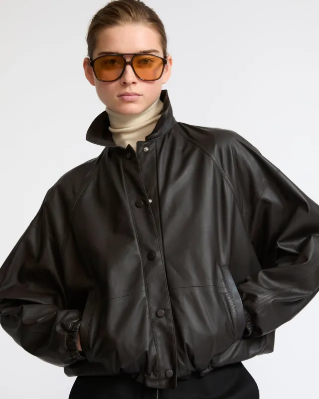 Veste courte en cuir d'agneau fin made by Yves Salomon