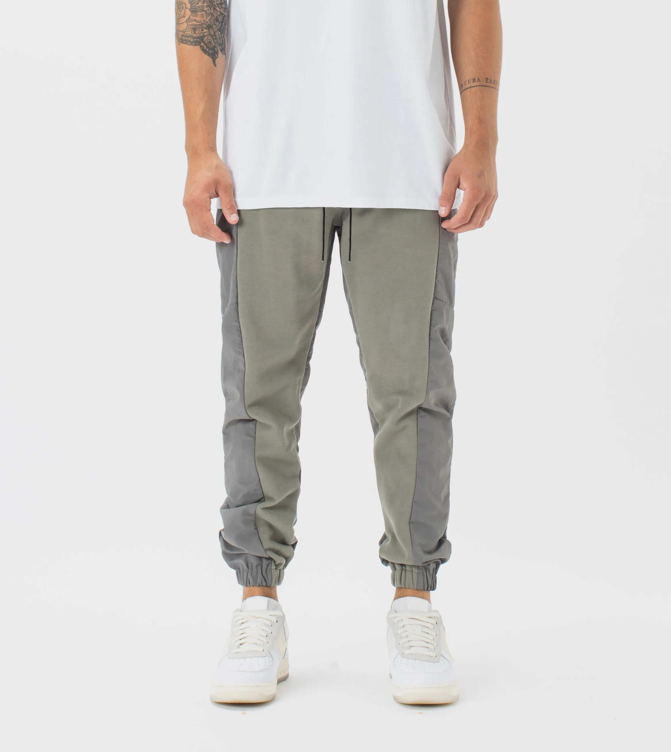 Jumpa Track Jogger Dk Moss sold by Zanerobe