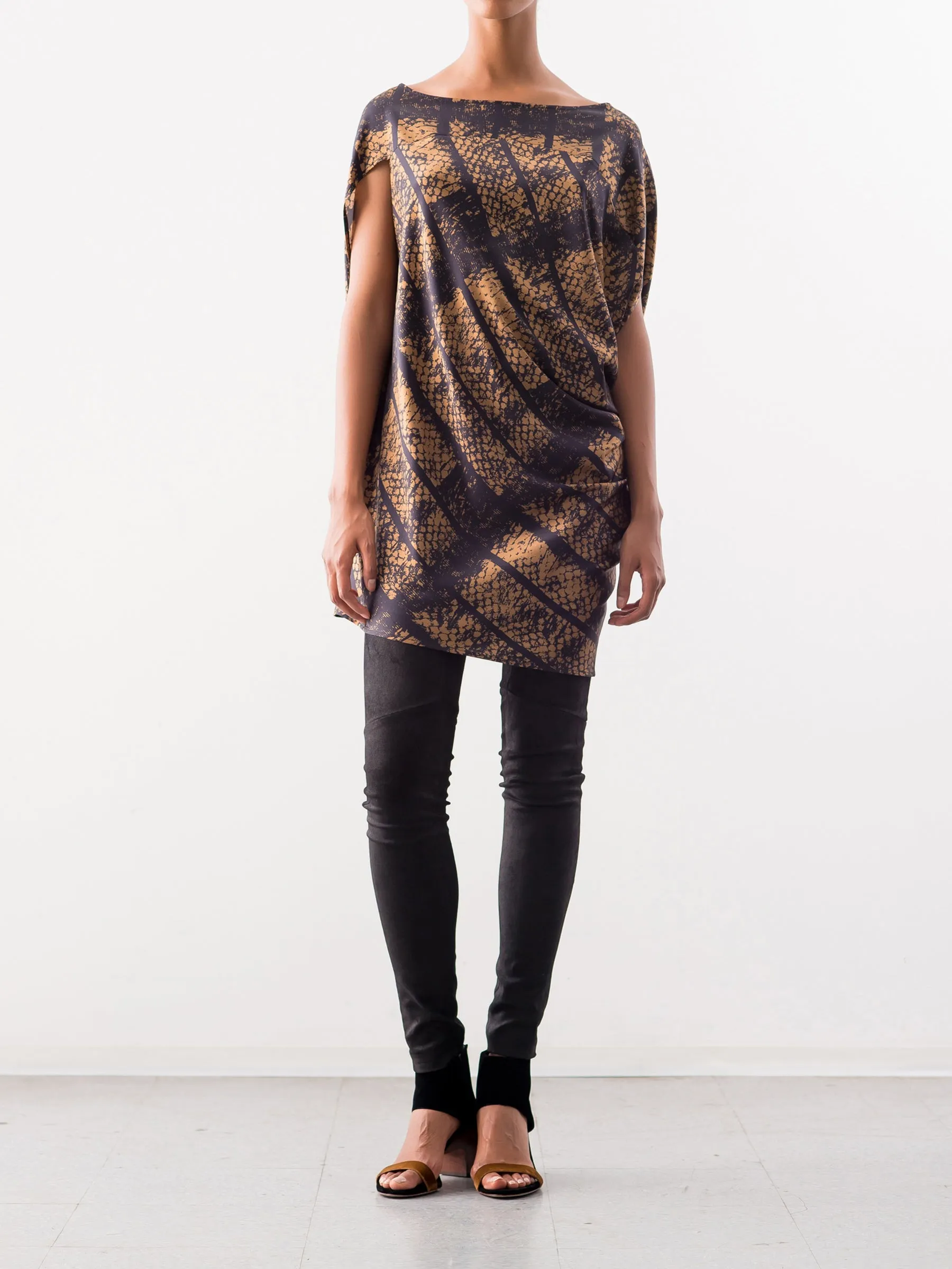Lui Tunic Sample sold by Zero + Maria Cornejo product image thumbnail 4