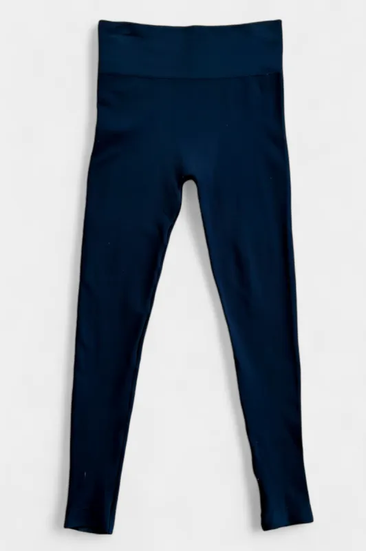 Black Smooth Seamless Leggings sold by ZZs