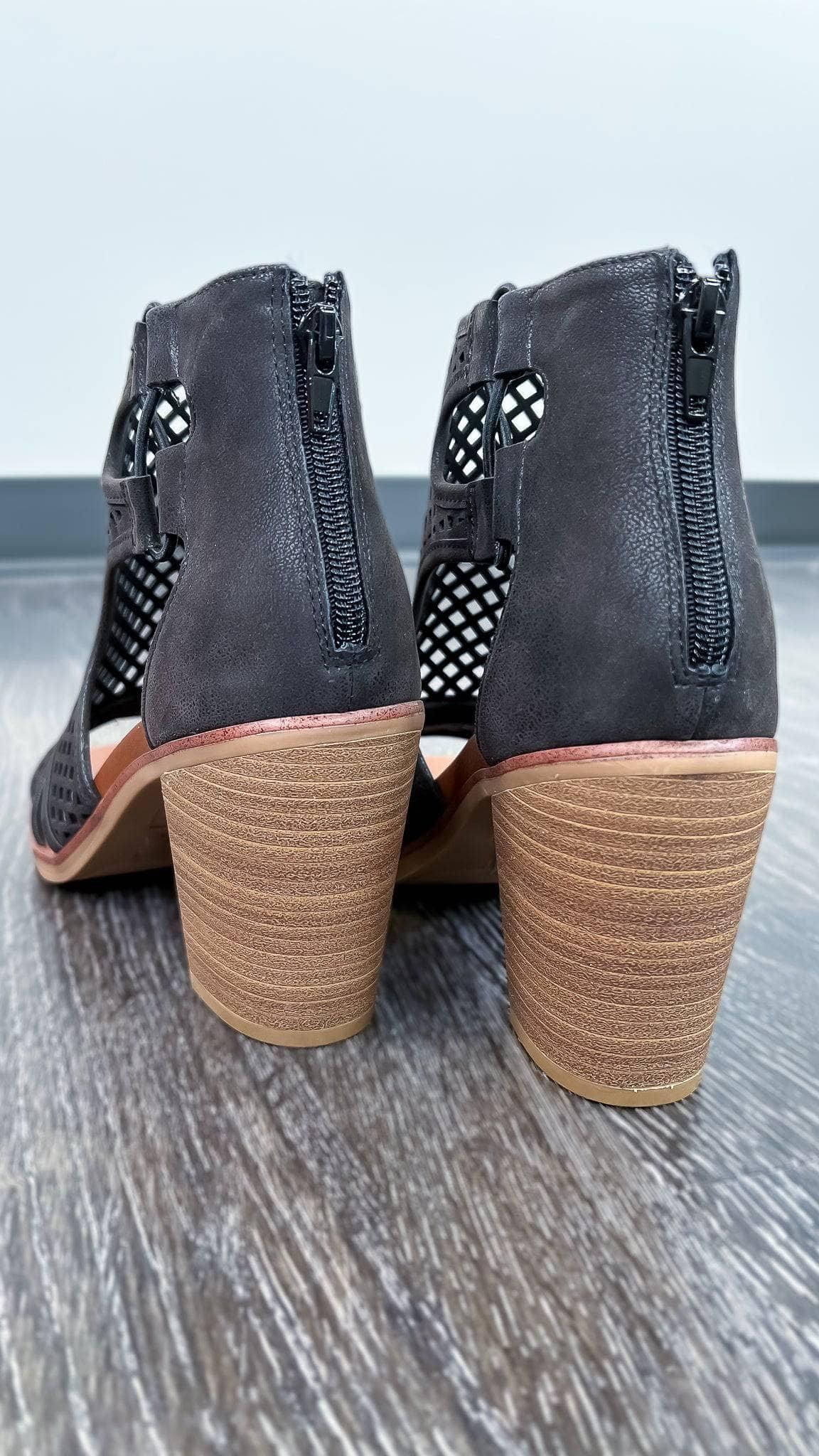 Black Vintage Wash Denim Jacket sold by ZZs product image thumbnail 2