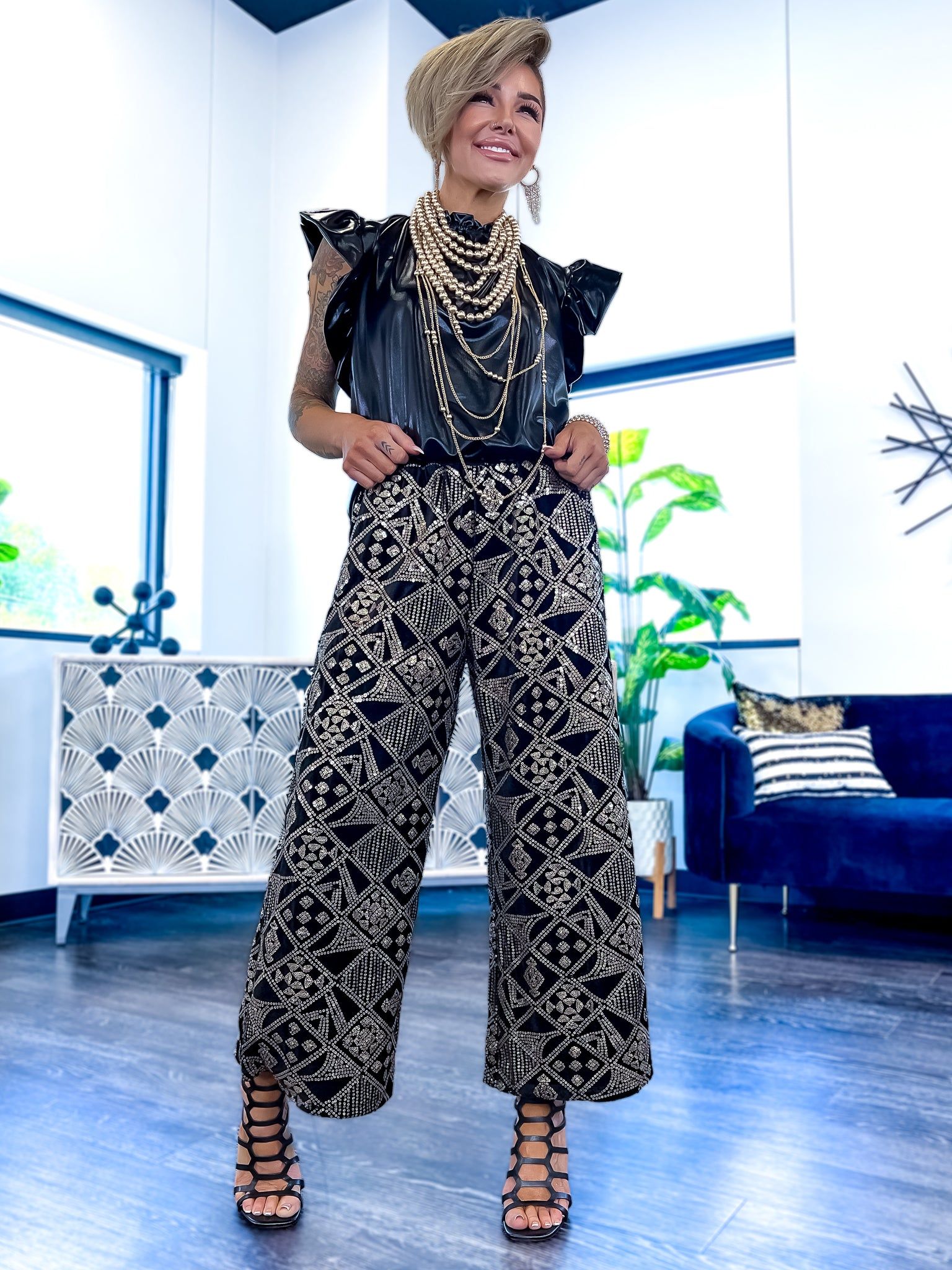 Black Sequin Velvet Crop Pants sold by ZZs product image thumbnail 2