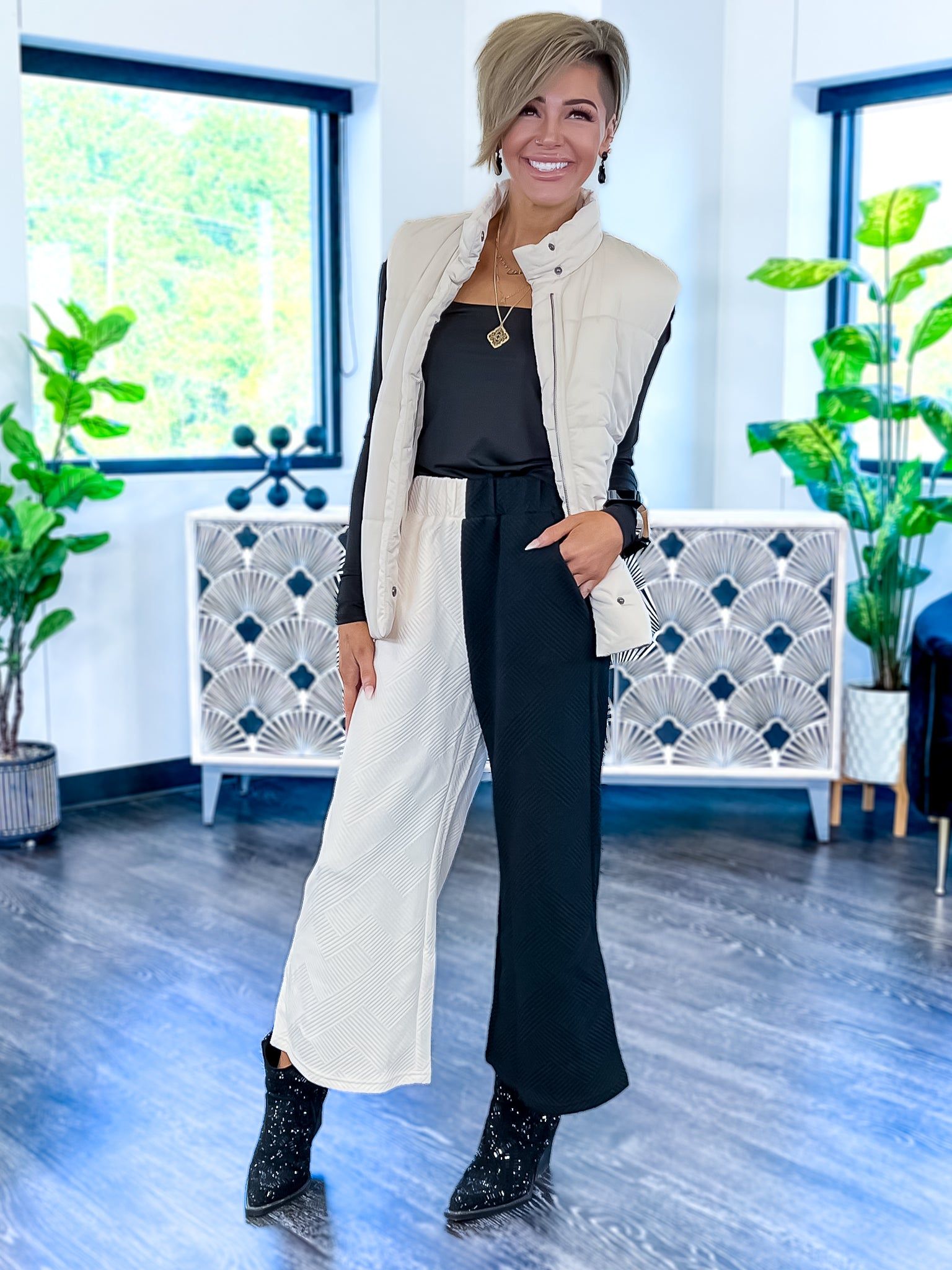 Cream & Black Colorblock Crop Pants sold by ZZs product image thumbnail 5