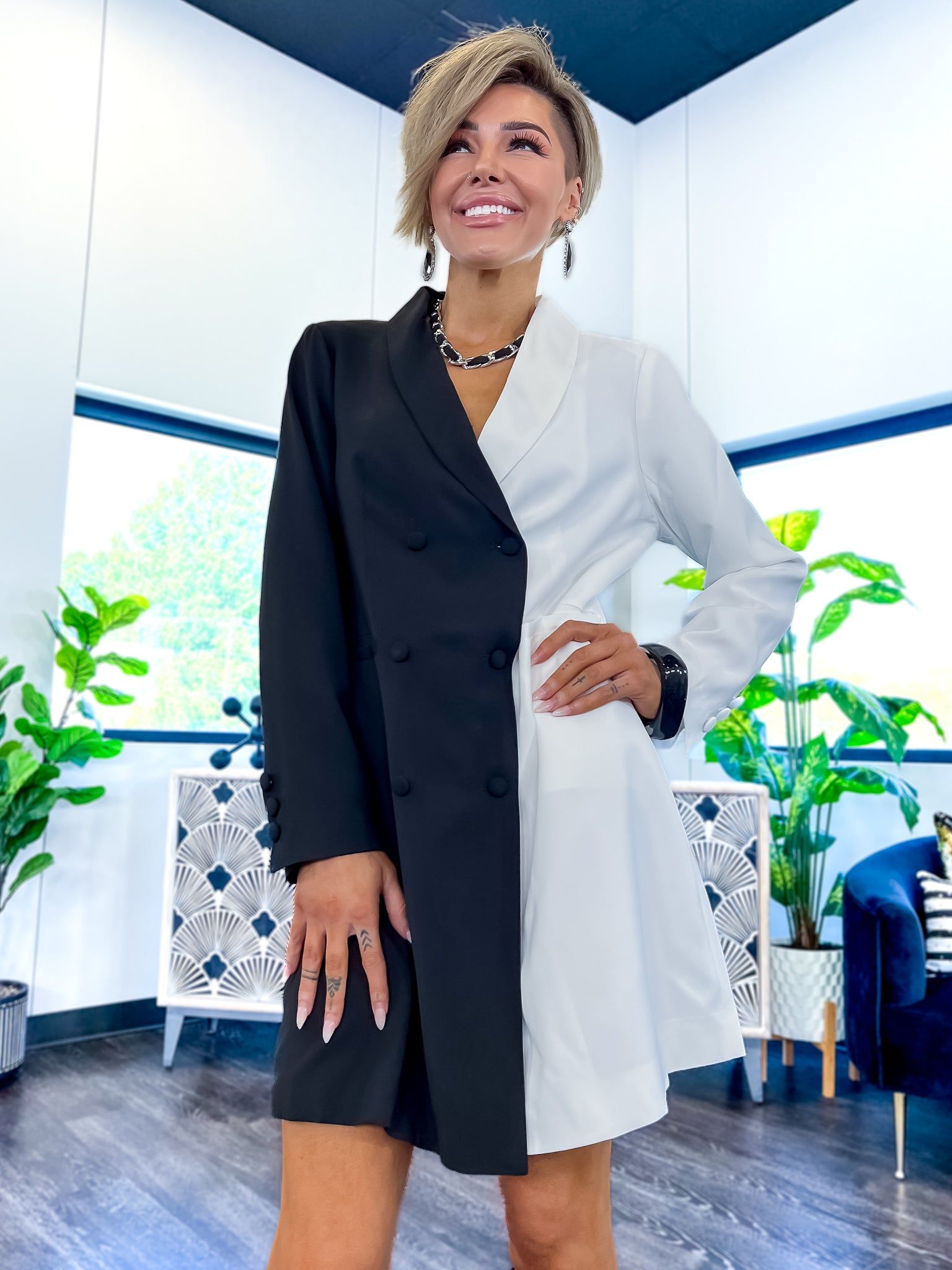 Colorblock Long Blazer | Black & White sold by ZZs product image thumbnail 4