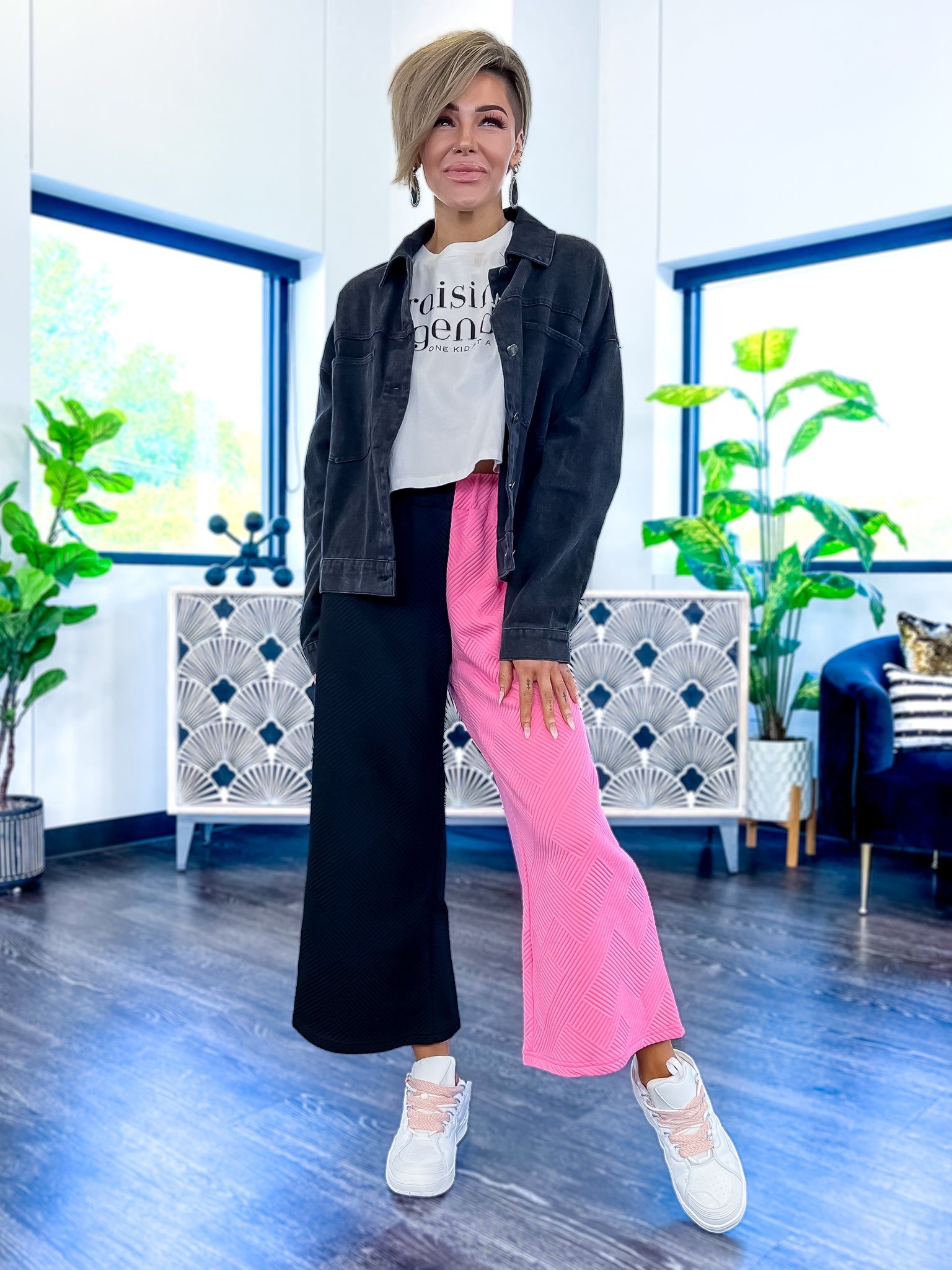 Black & Pink Colorblock Crop Pants sold by ZZs product image thumbnail 5