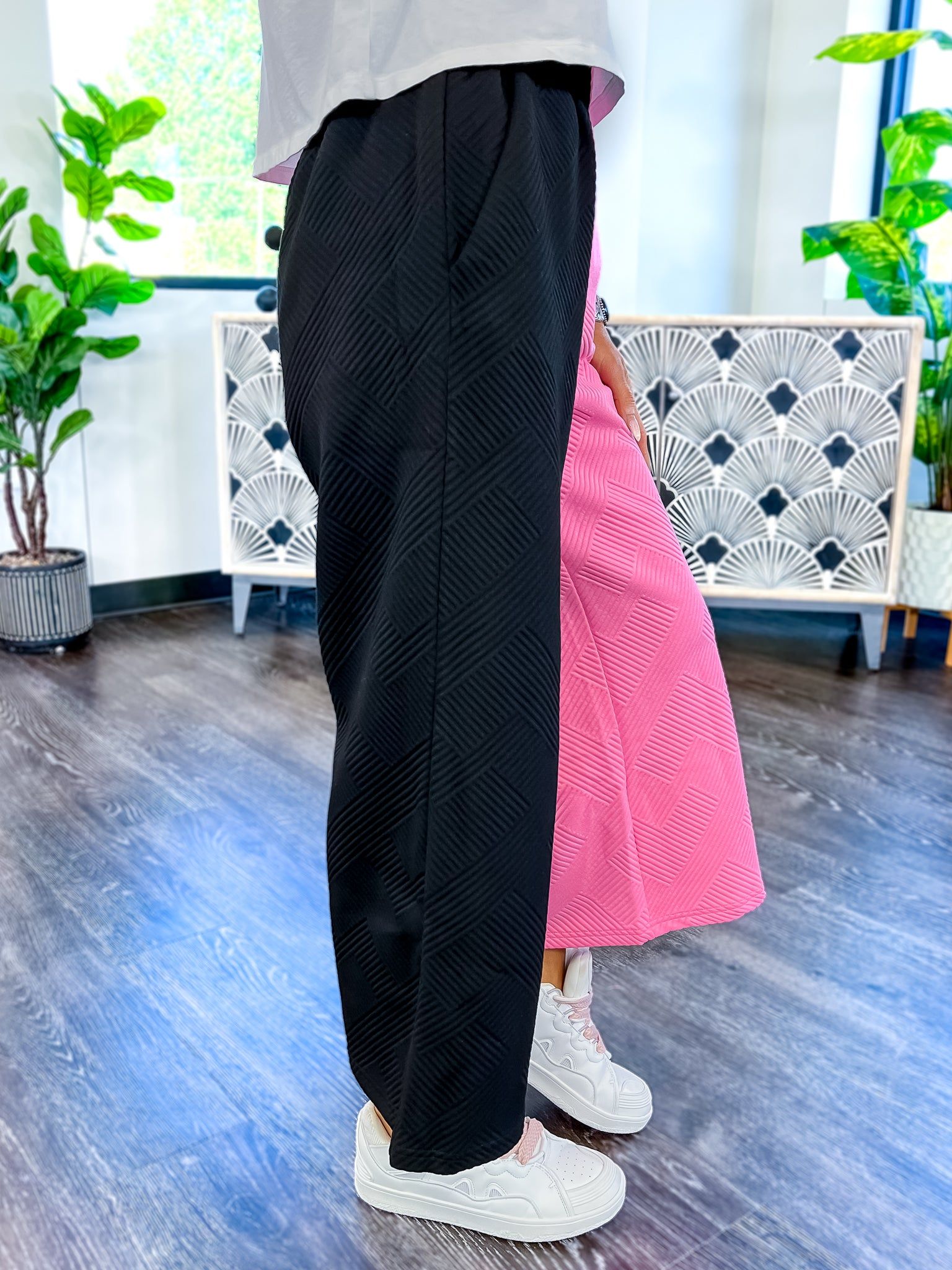 Black & Pink Colorblock Crop Pants sold by ZZs product image thumbnail 3