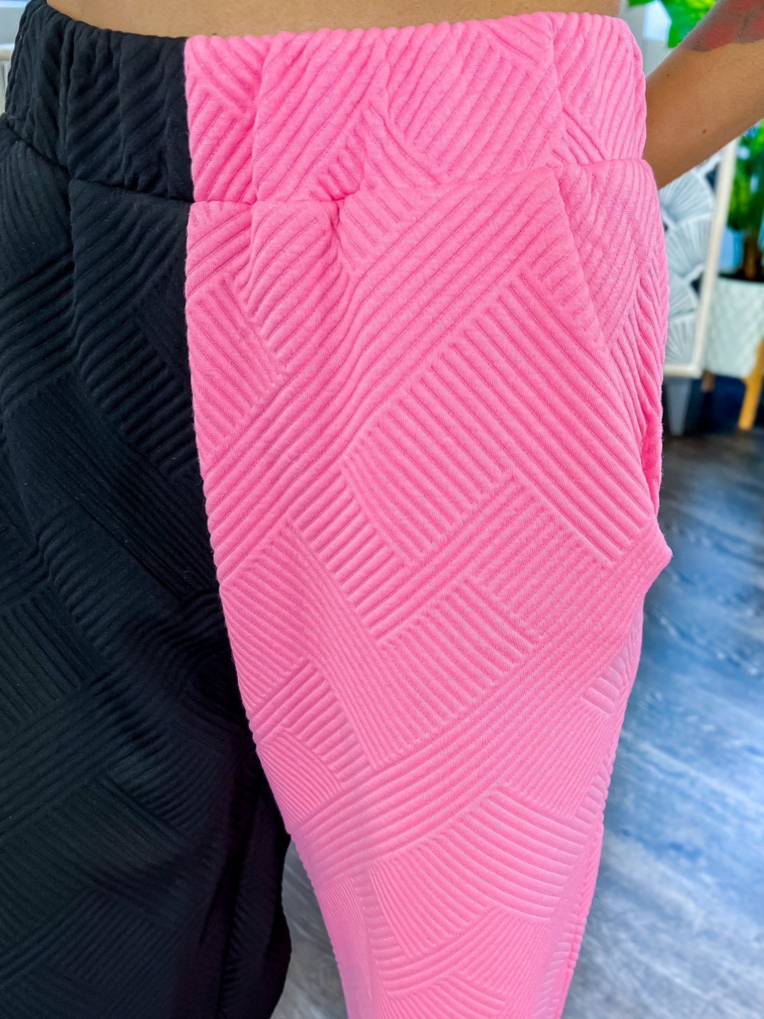 Black & Pink Colorblock Crop Pants sold by ZZs product image thumbnail 4