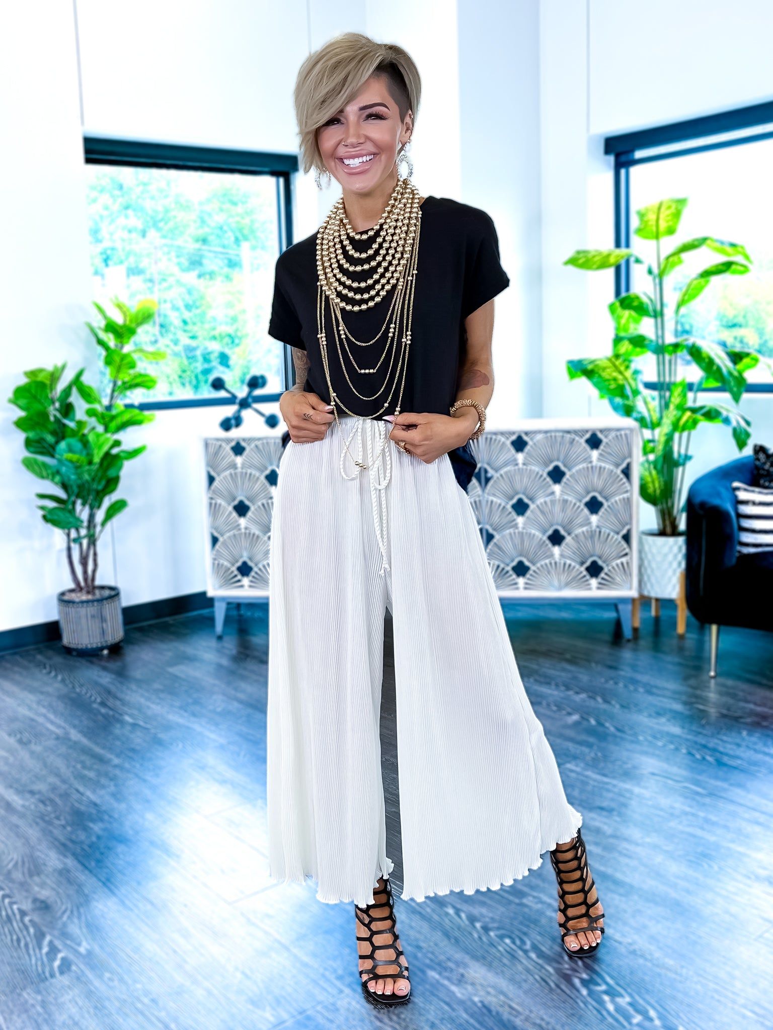 Pearl Bib Necklace | Matte Gold sold by ZZs product image thumbnail 4