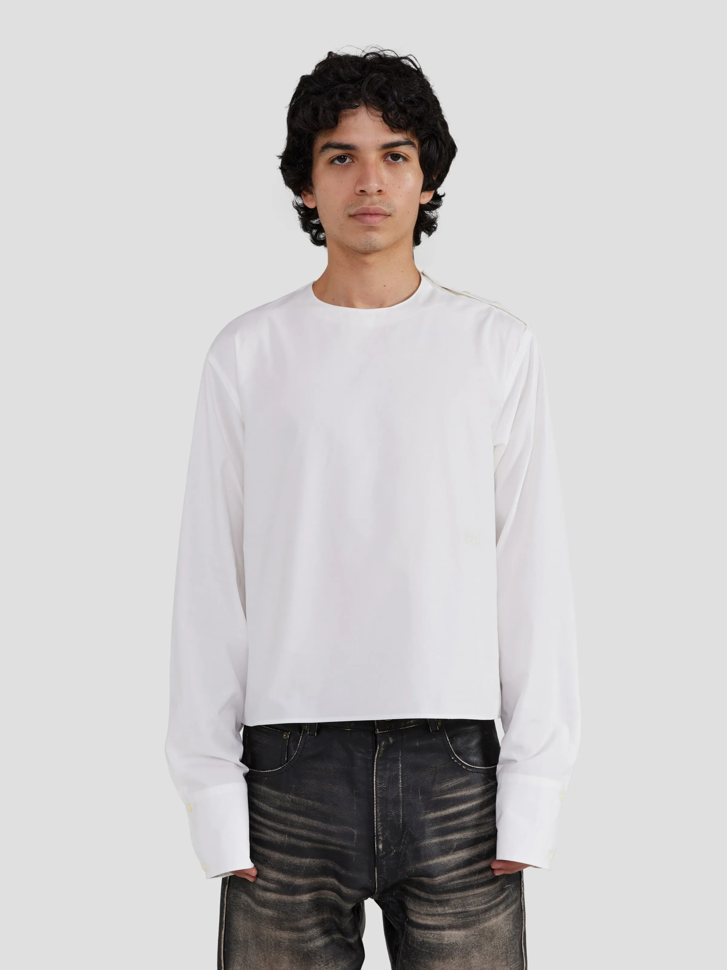 Cropped Shirt in White sold by 424 product image thumbnail 2