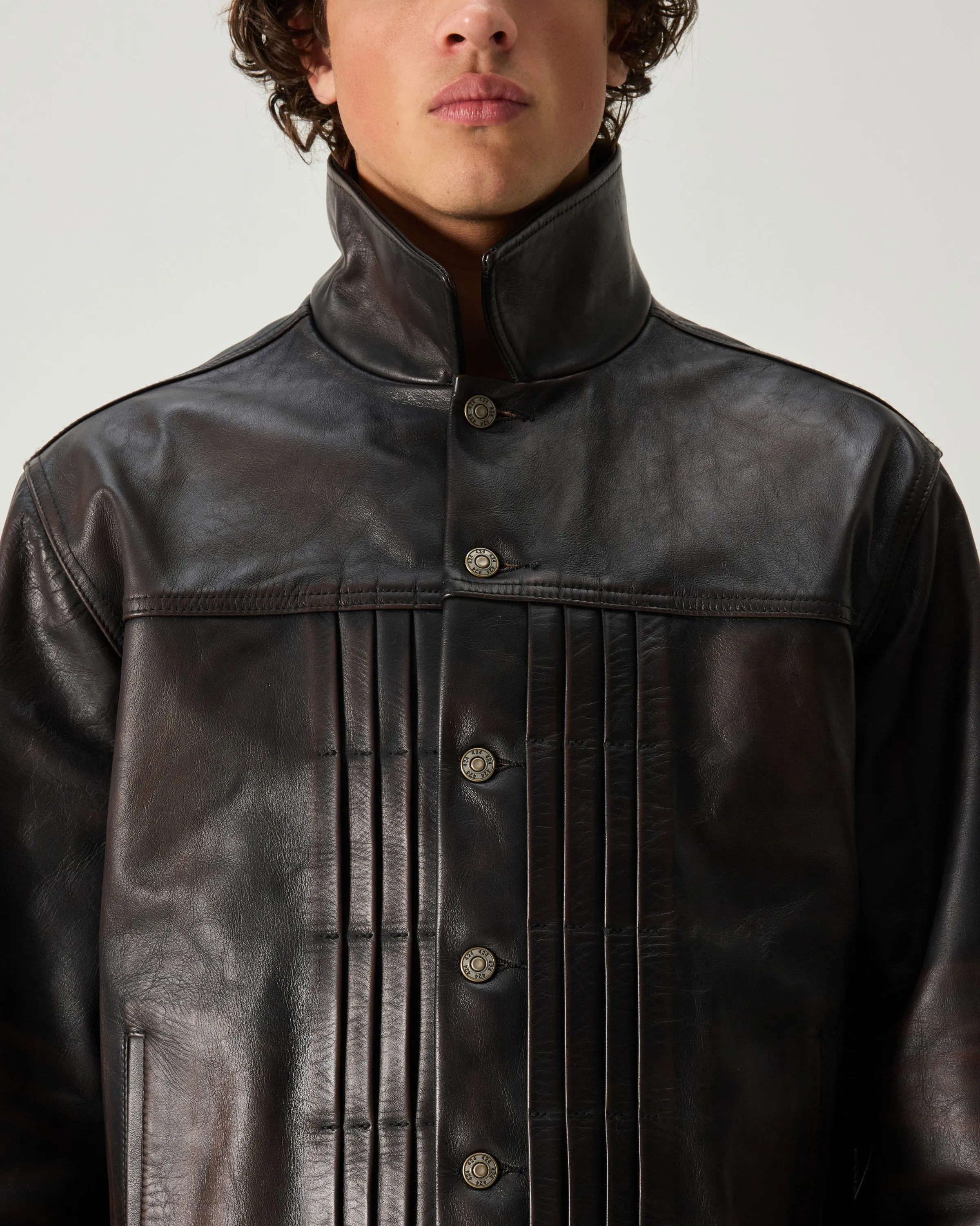 TRUCKER RUB OFF LEATHER IN BLACK sold by 424 product image thumbnail 4