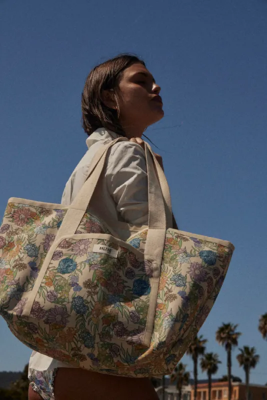 Contemporary bag printed with summer flowers sold by Balzac Paris
