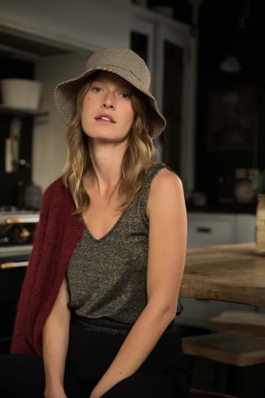 Iridescent black Max top sold by Balzac Paris