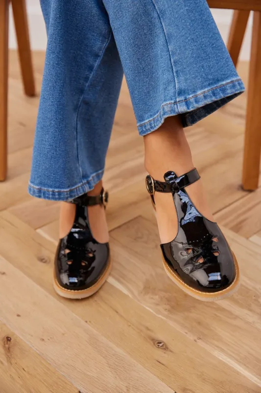 Aloïs black patent leather babies sold by Balzac Paris