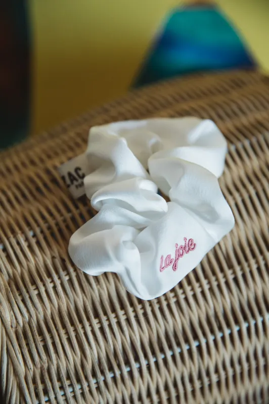 Ecru satin tie scrunchie sold by Balzac Paris