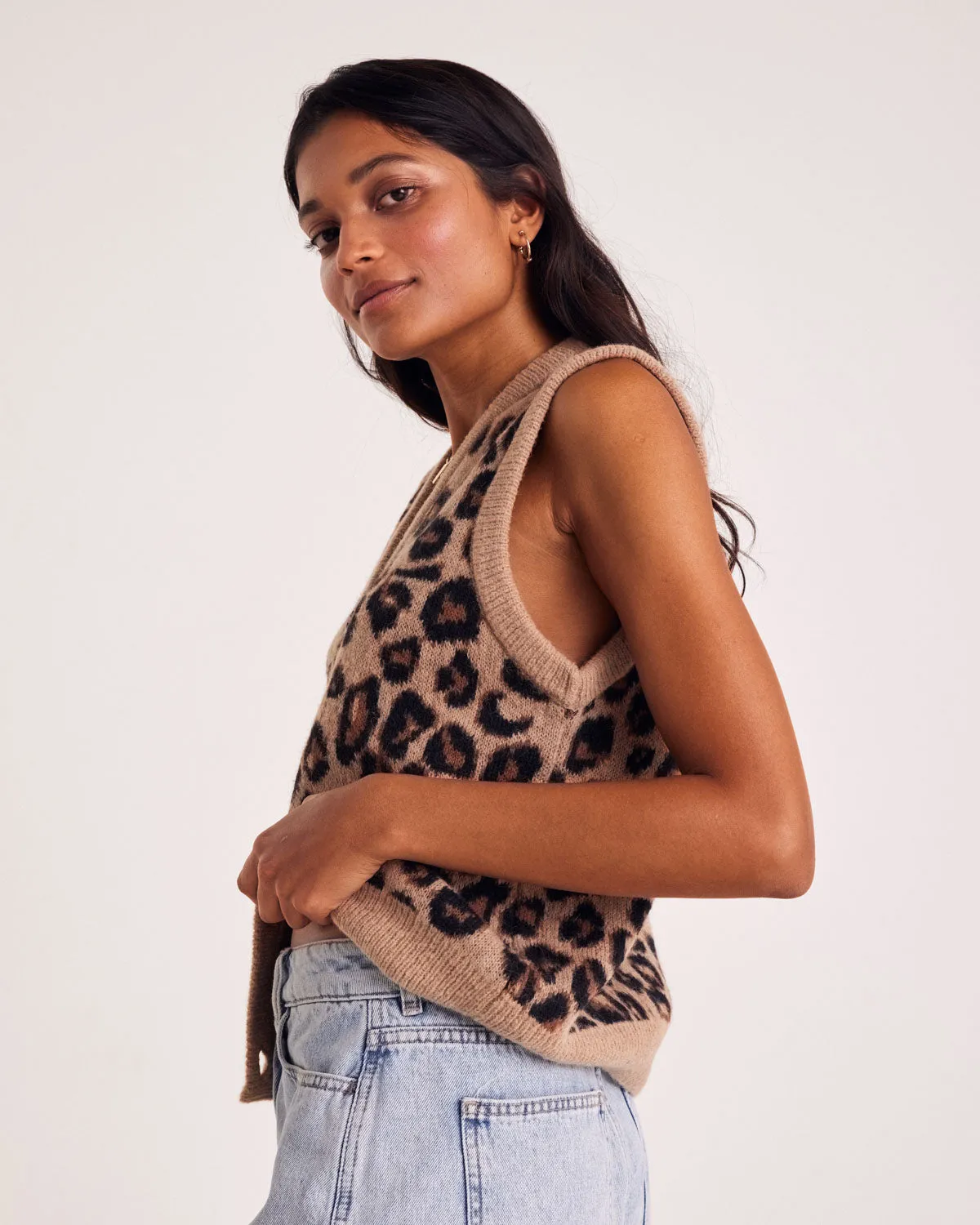 Constant leopard vest sold by Balzac Paris product image thumbnail 4