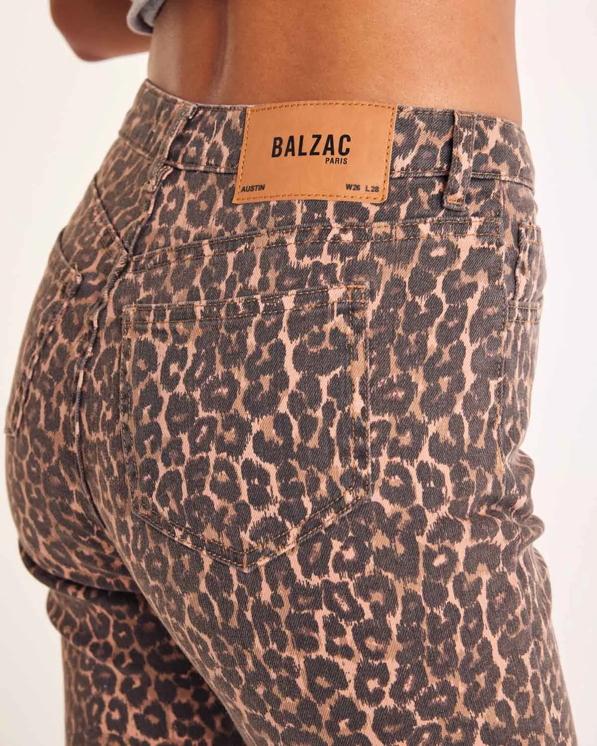 Jean Austin Leopard Coffee sold by Balzac Paris product image thumbnail 3