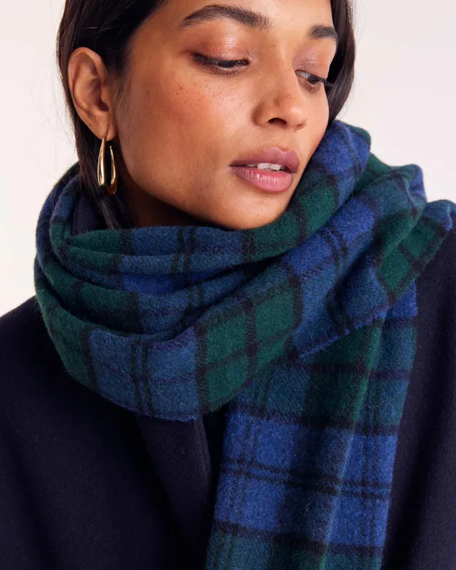 Public blue and green tartan scarf made by Balzac Paris