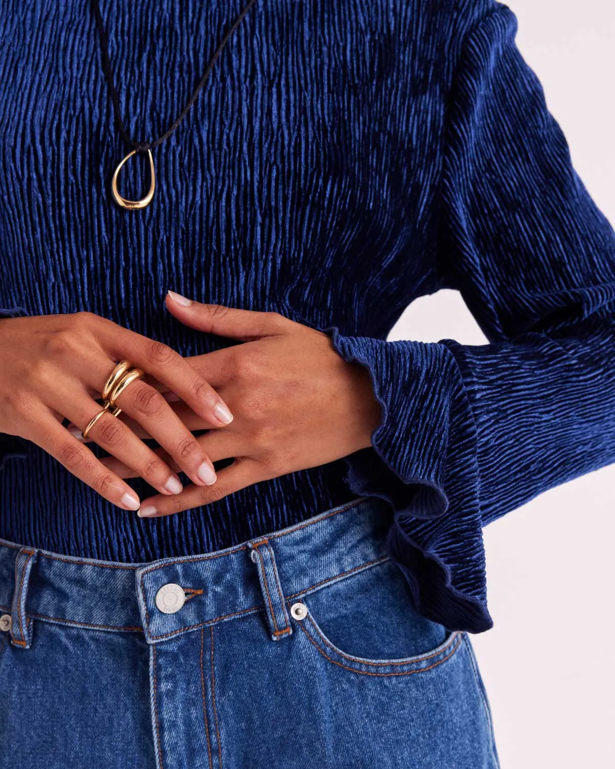 Justin royal blue velvet top sold by Balzac Paris product image thumbnail 2