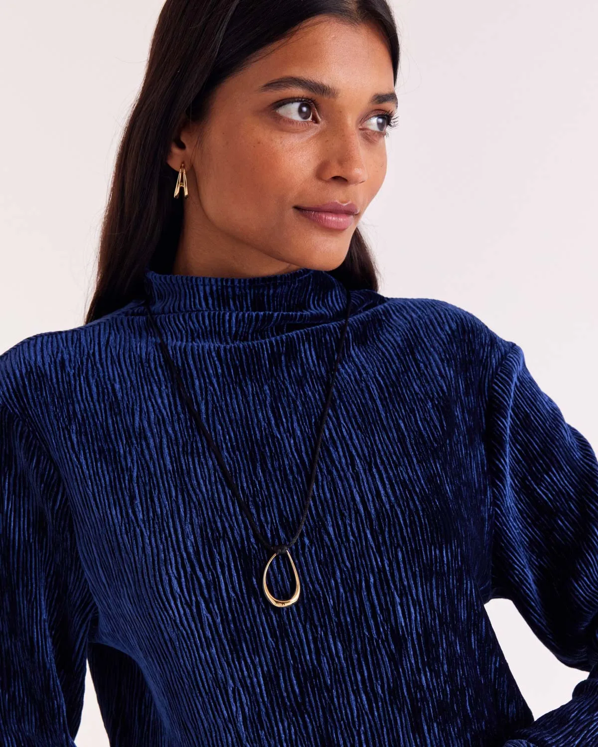 Justin royal blue velvet top sold by Balzac Paris product image thumbnail 4