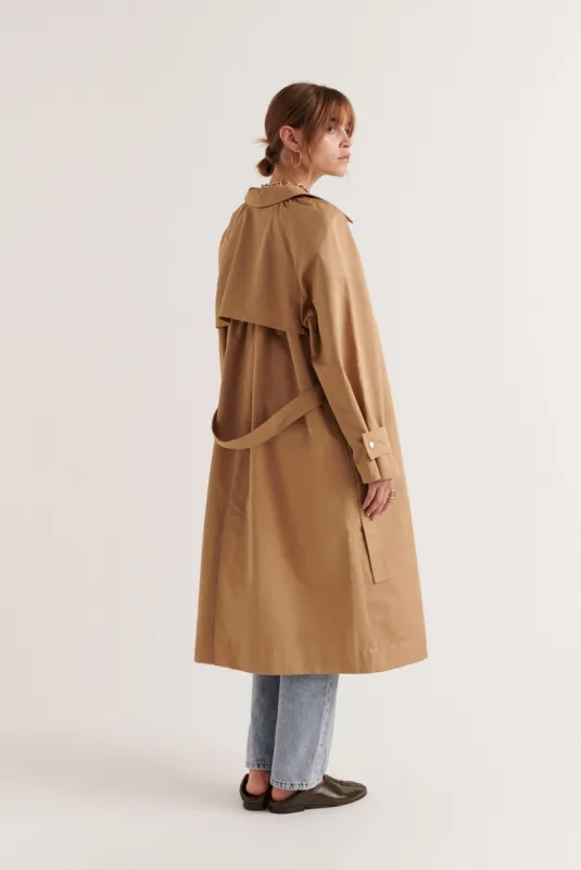 Galant beige trench coat made by Balzac Paris