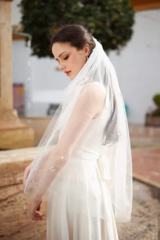 Alice Veil sold by GAALA