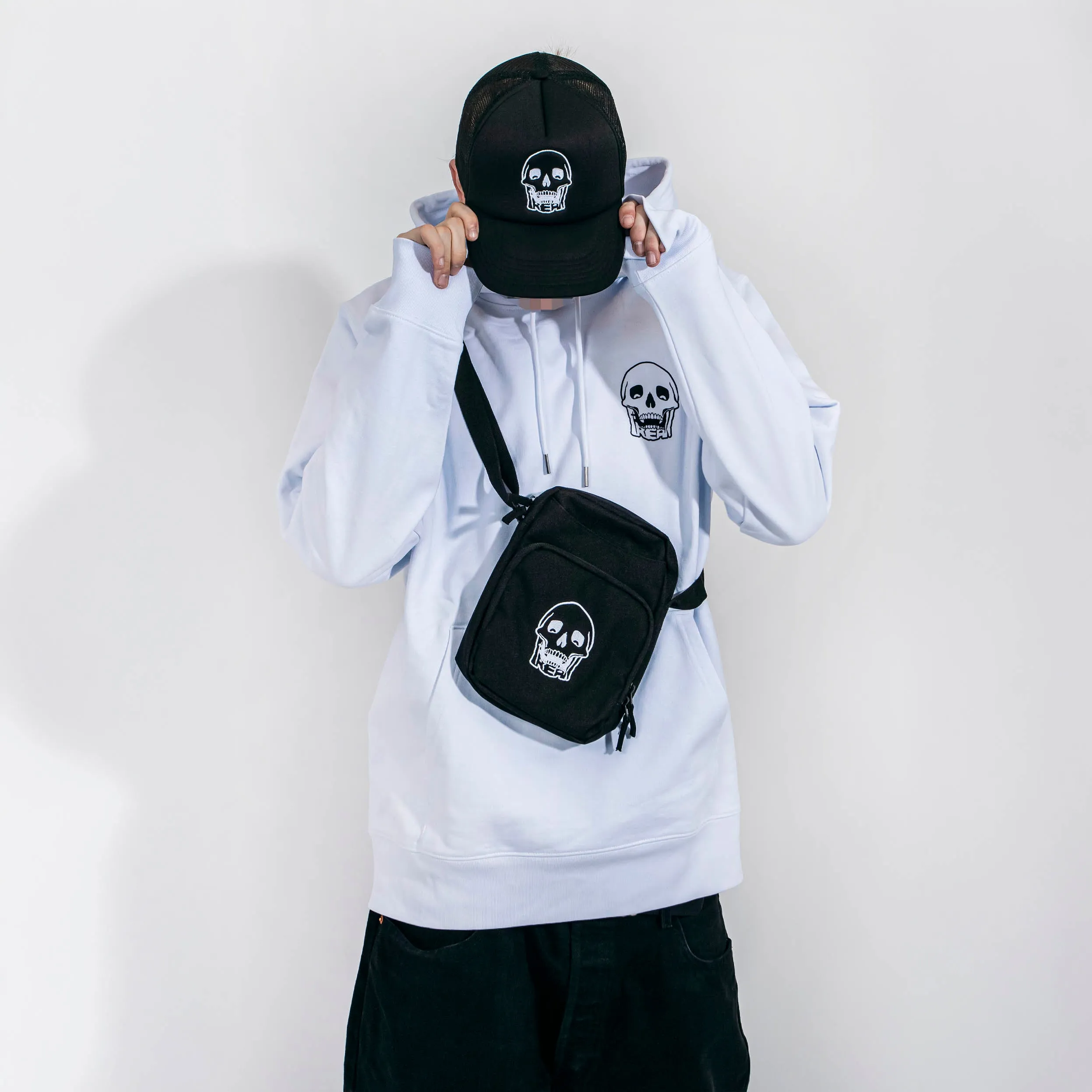 ESSENTIAL LOGO HOODIE (WHITE) sold by Freak product image thumbnail 5