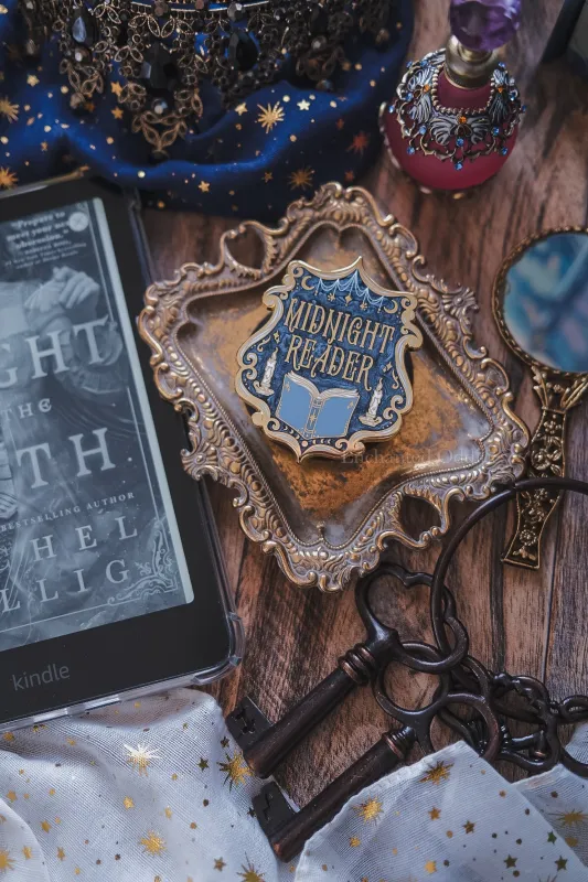 Midnight Reader magnetic grip made by Enchanted Oddities