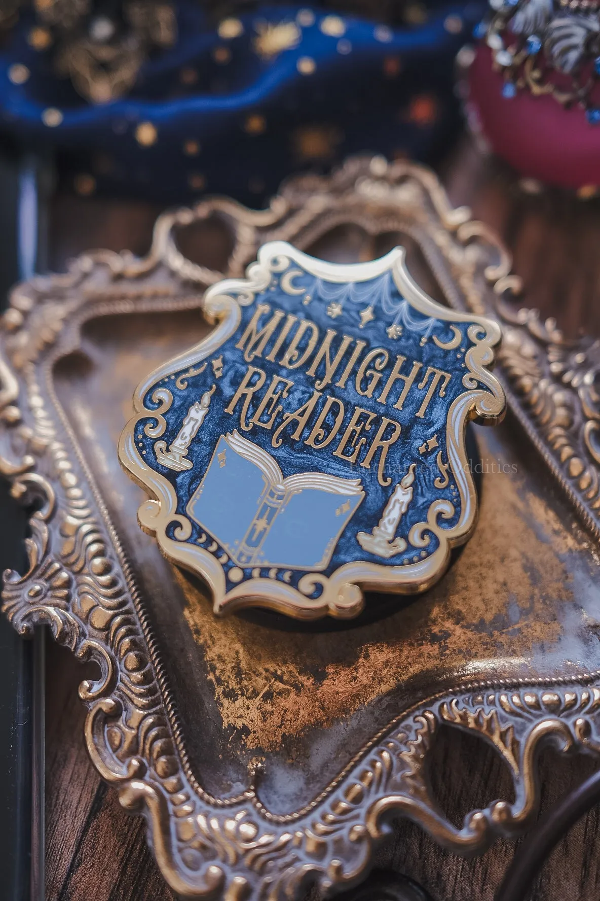 Midnight Reader magnetic grip sold by Enchanted Oddities product image thumbnail 3