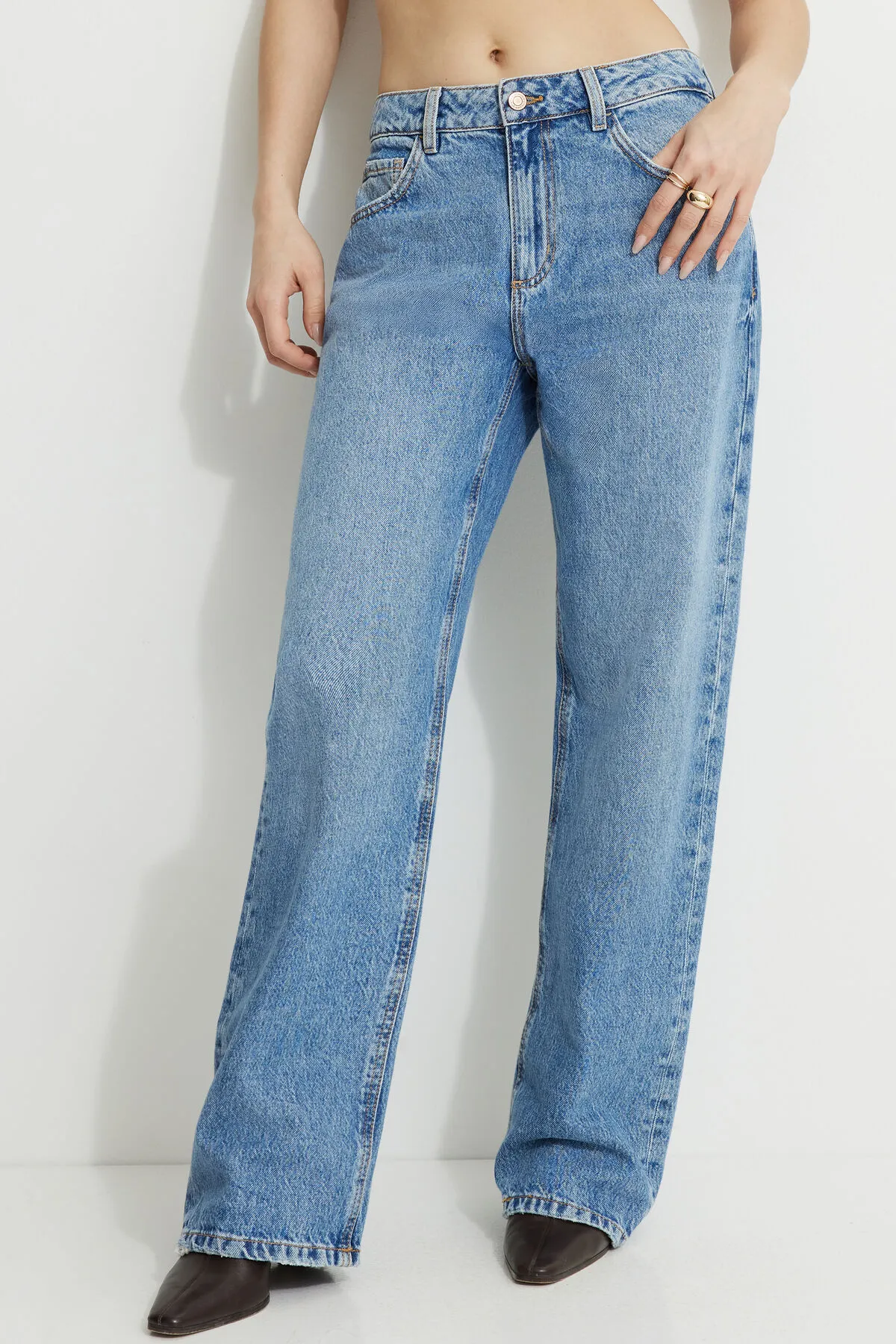 Mika Mid Rise Relaxed Straight Leg Jeans sold by Dynamite product image thumbnail 2