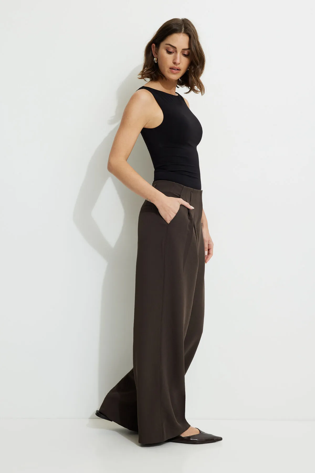 Jourdan Mid Rise Wide Leg Pants sold by Dynamite product image thumbnail 4