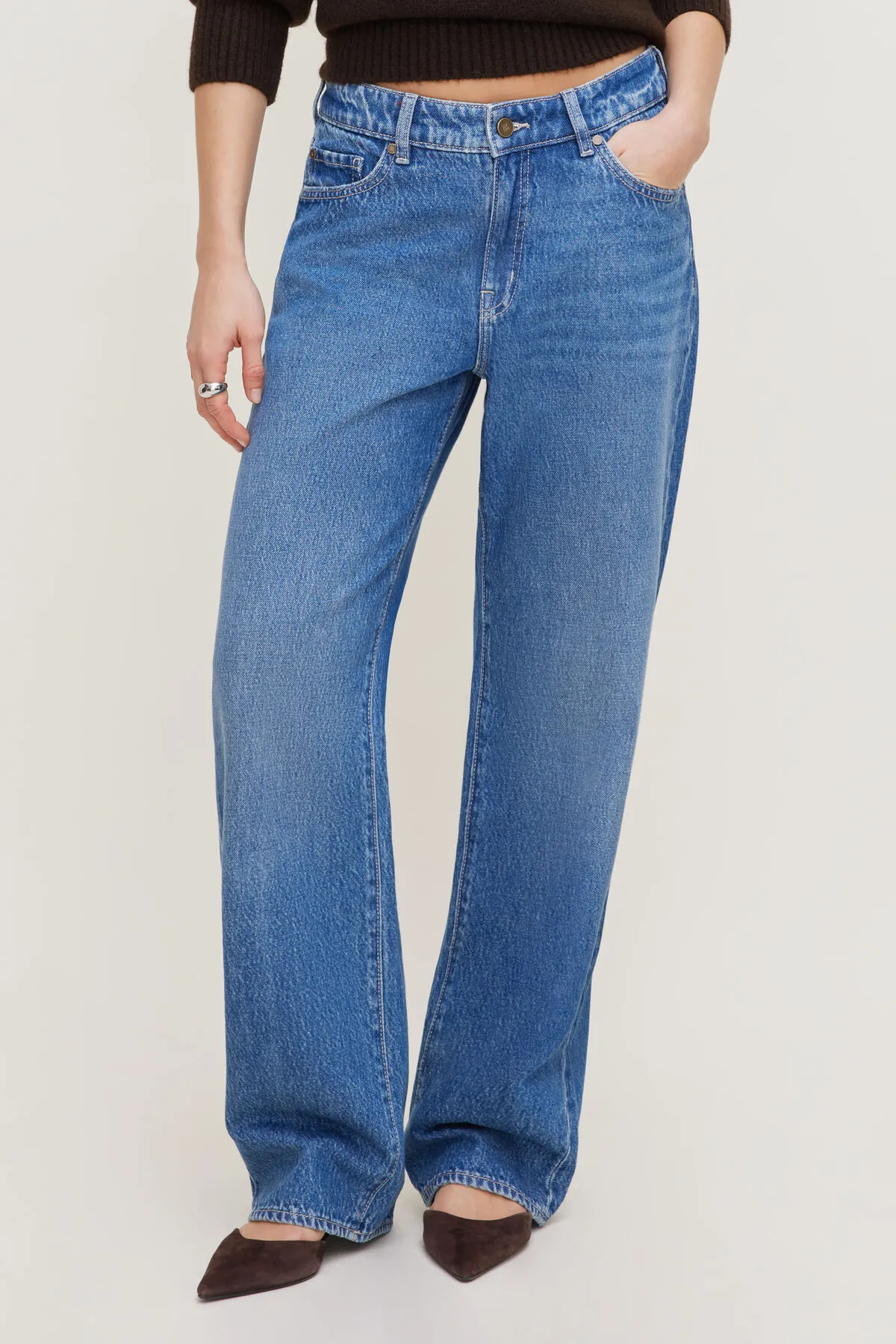Mika Mid Rise Relaxed Straight Leg Jeans sold by Dynamite product image thumbnail 4