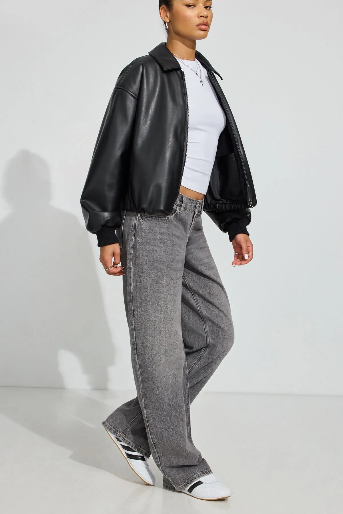 Low Rise Baggy Jeans sold by Garage product image thumbnail 2