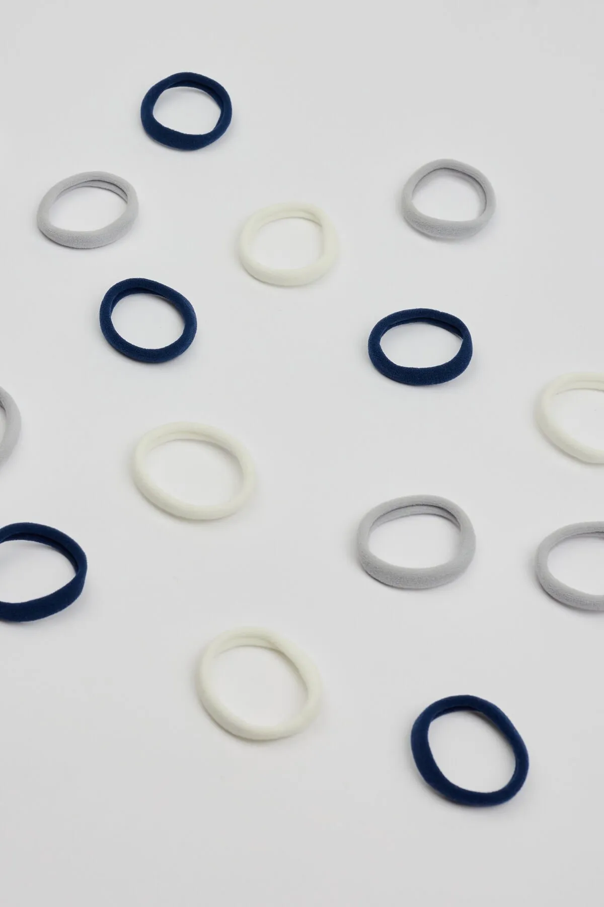 Pack of 18 Seamless Hair Elastics sold by Garage product image thumbnail 2