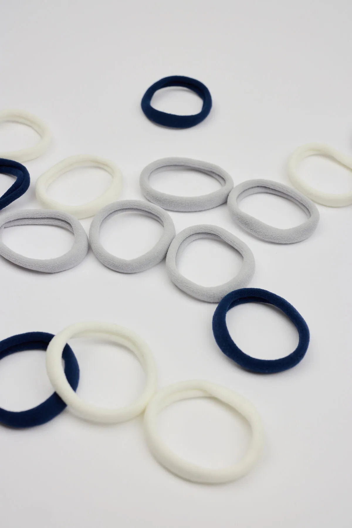 Pack of 18 Seamless Hair Elastics sold by Garage product image thumbnail 3