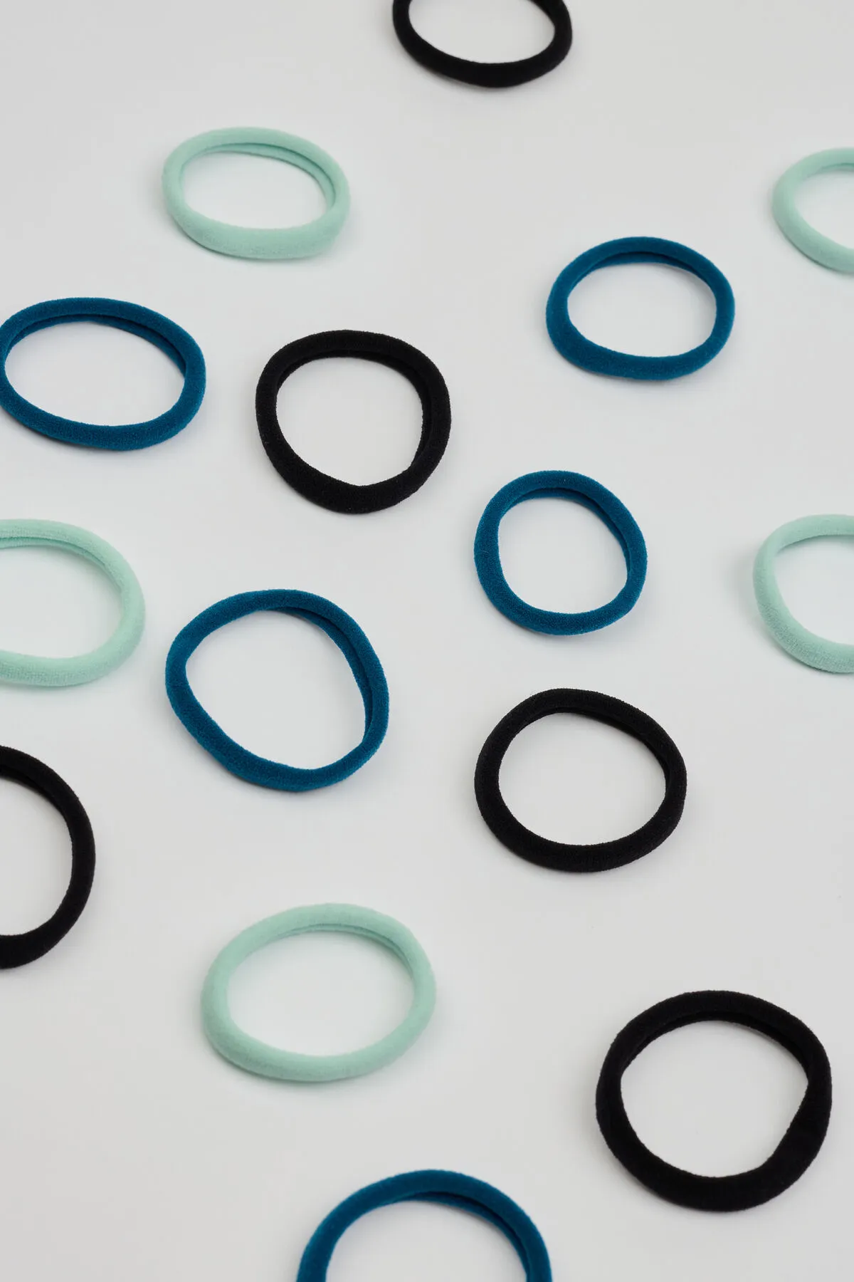 Pack of 18 Seamless Hair Elastics sold by Garage product image thumbnail 2