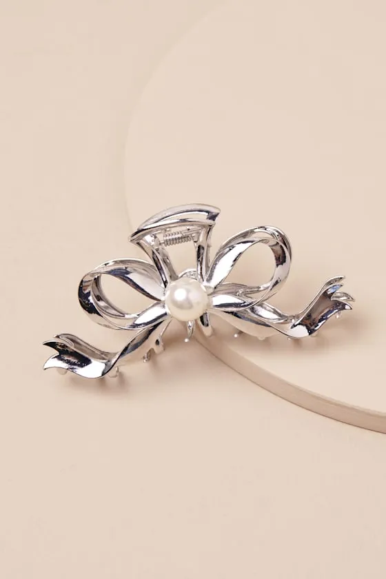 Posh Brilliance Silver Pearl Bow Claw Hair Clip sold by Lulus product image thumbnail 4