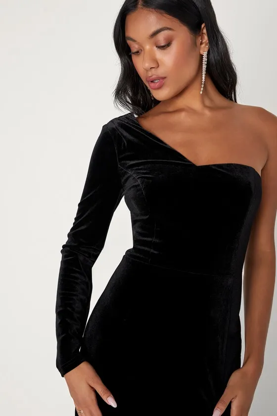 Mysterious Elegance Black Velvet One-Shoulder Maxi Dress sold by Lulus product image thumbnail 4