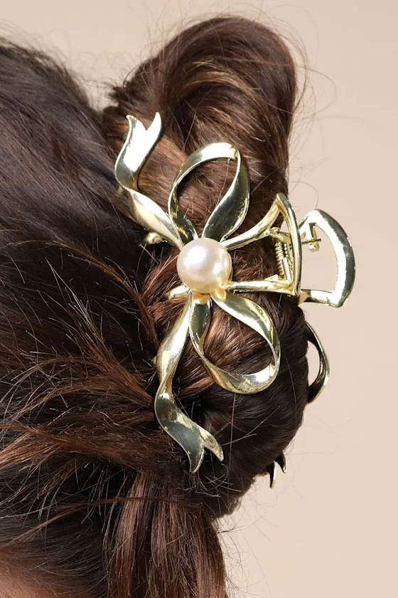 Posh Brilliance Gold Pearl Bow Claw Hair Clip sold by Lulus product image thumbnail 3